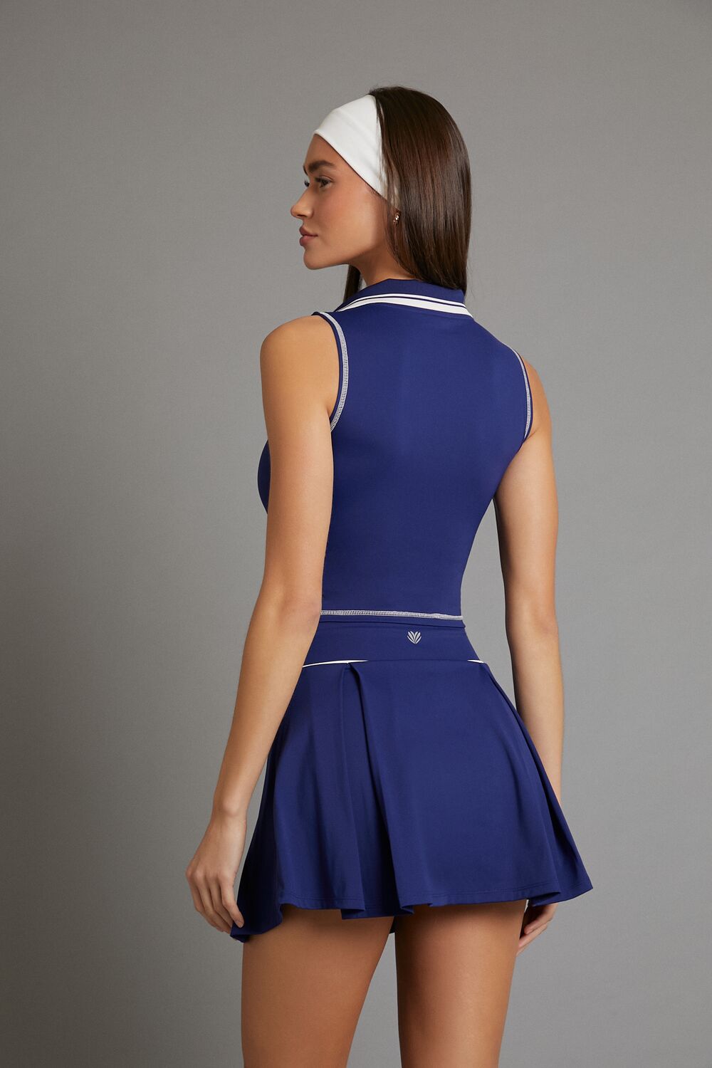 Active Two-Tone Split-Neck Crop Top